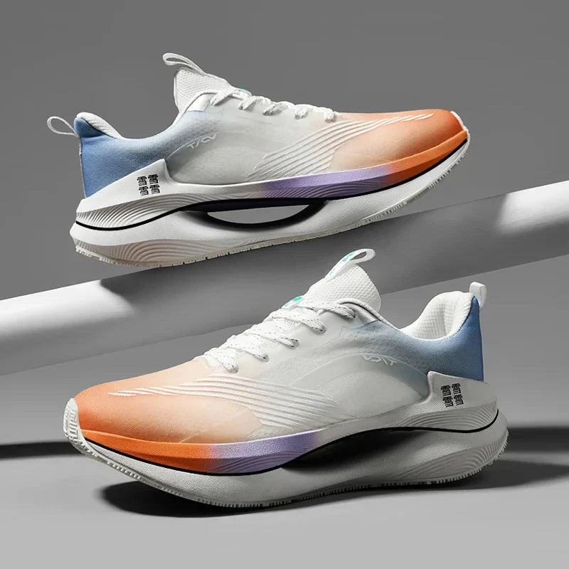 Profil latéral des baskets Onemix, parfaites pour la course et l'entraînement. Chaussures de sport respirantes.