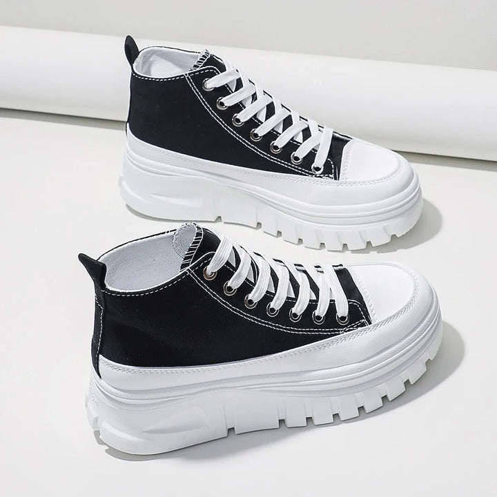 Baskets blanches femme tendance à semelle épaisse, idéales pour un style décontracté et un confort optimal au quotidien.