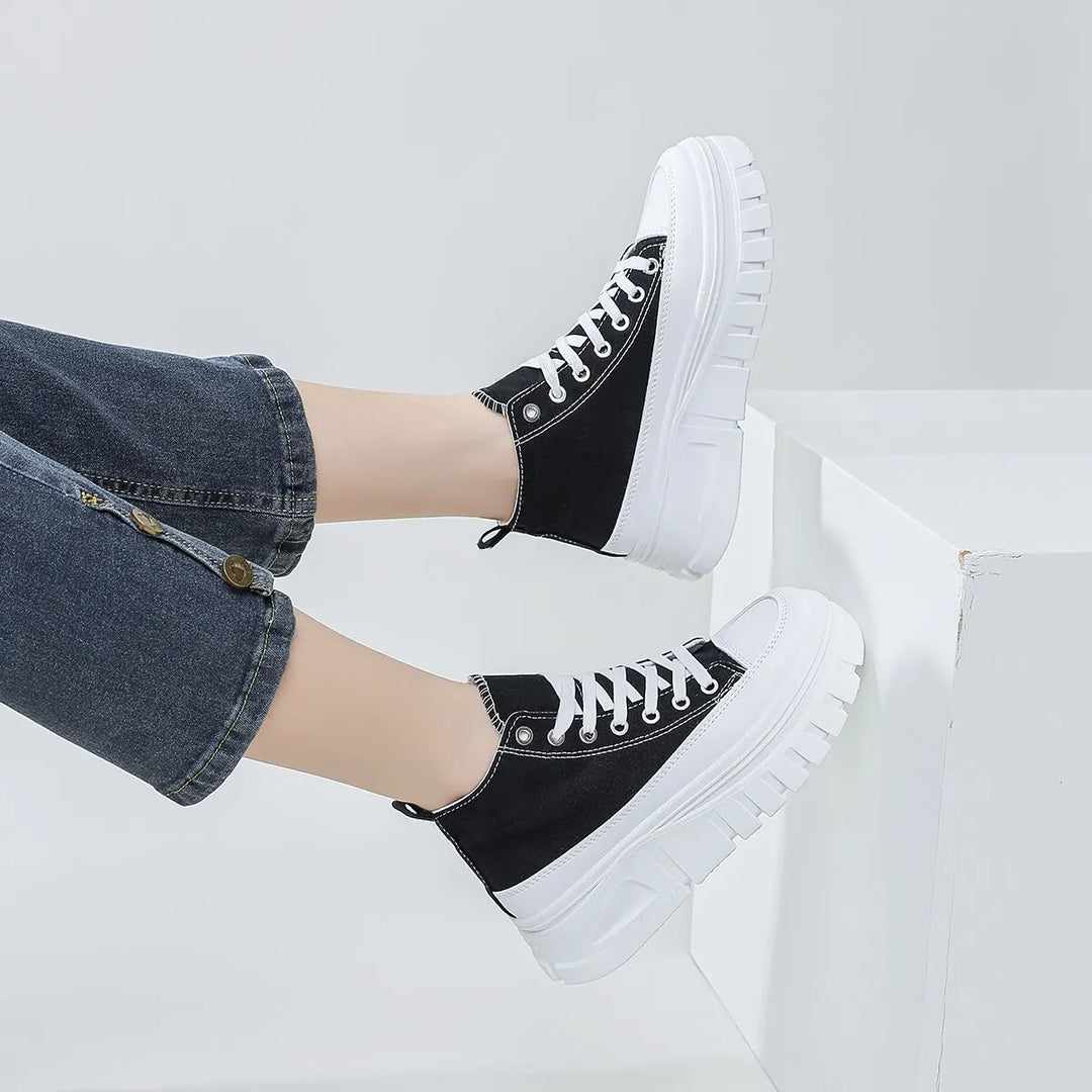 Baskets blanches décontractées pour femmes avec semelle épaisse, alliant style tendance et confort pour toutes occasions.