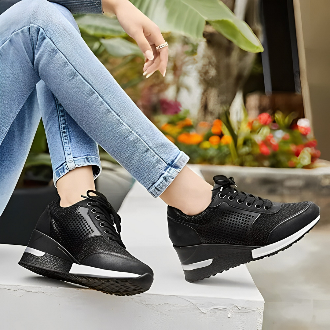 Baskets compensées chic femme pour l'automne. Style moderne et confortable, parfaites pour vos tenues mode.