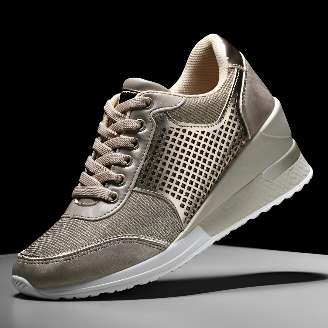 Découvrez nos baskets compensées femme au design moderne. Confortable et chic, la chaussure idéale pour l'automne.