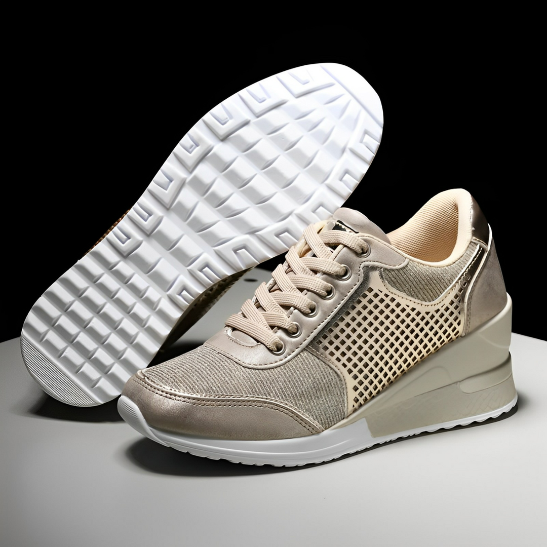 Détail : baskets compensées femme, matière souple et design chic. Confort et style pour vos looks d'automne.