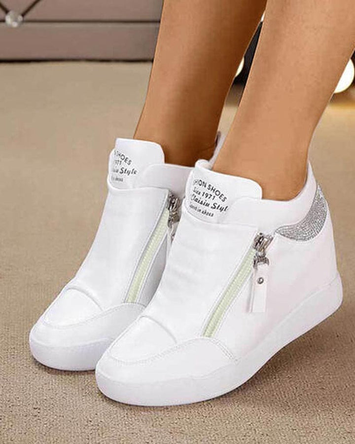 Baskets compensées femme, bottines élégantes et confortables.  Chaussures tendance pour tous les styles.