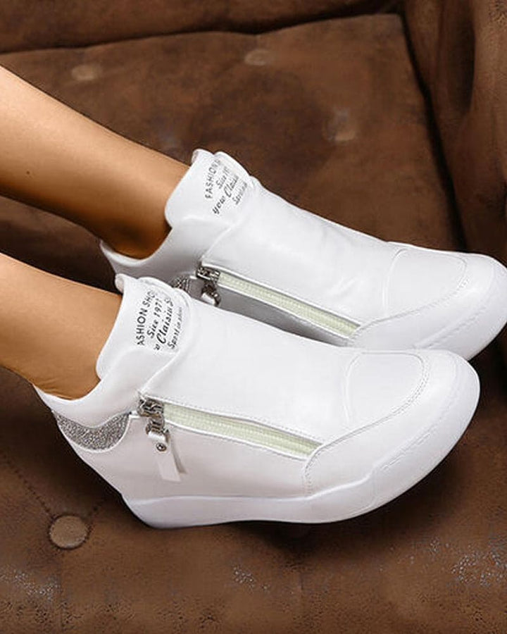 Baskets compensées femme, bottines élégantes et confortables.  Chaussures tendance pour tous les styles.