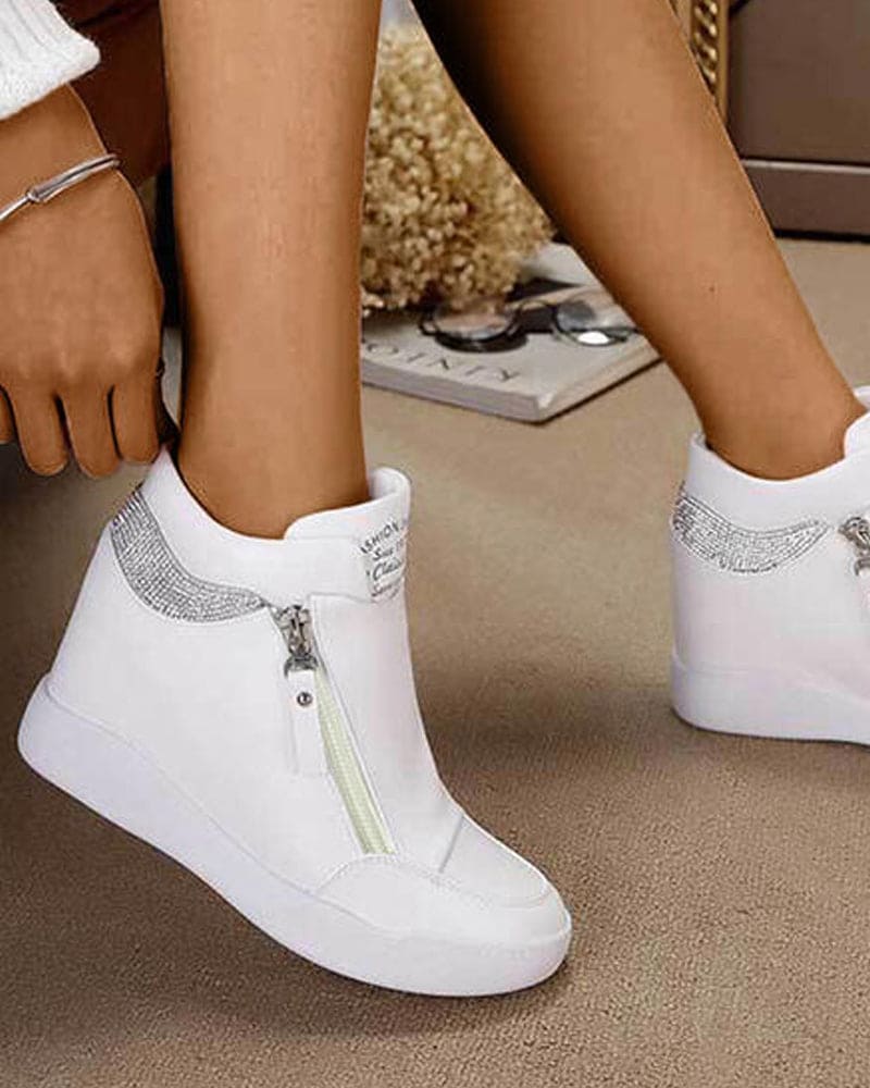Baskets compensées femme, bottines élégantes et confortables.  Chaussures tendance pour tous les styles.