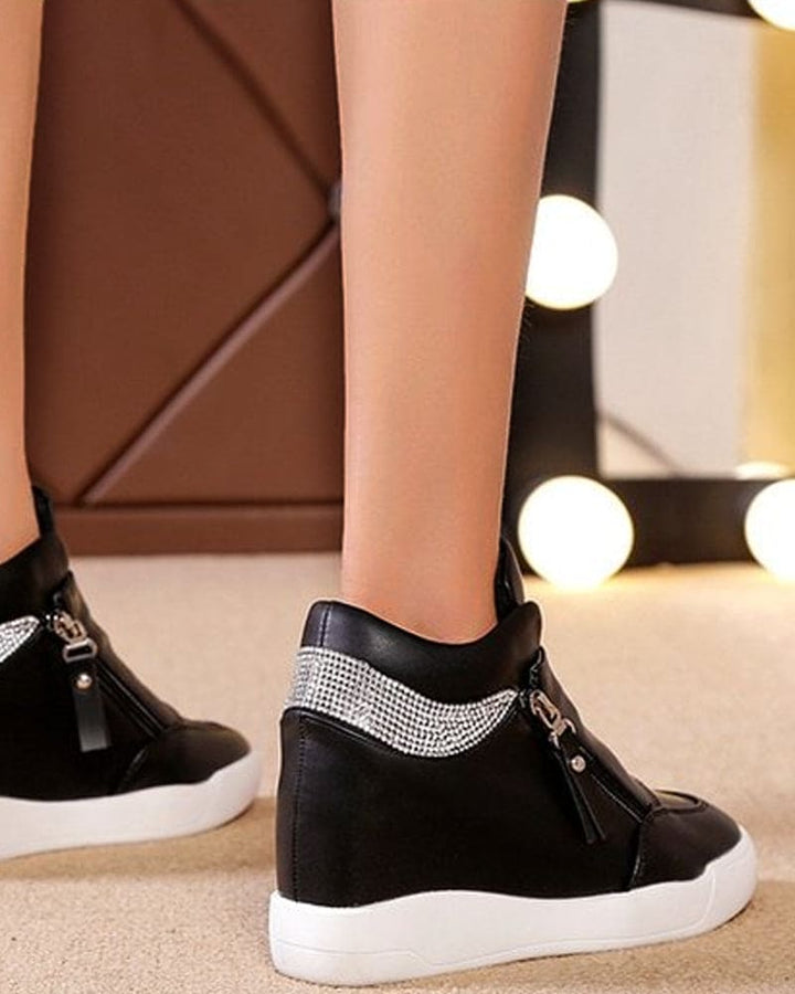 Baskets compensées femme, bottines élégantes et confortables.  Chaussures tendance pour tous les styles.