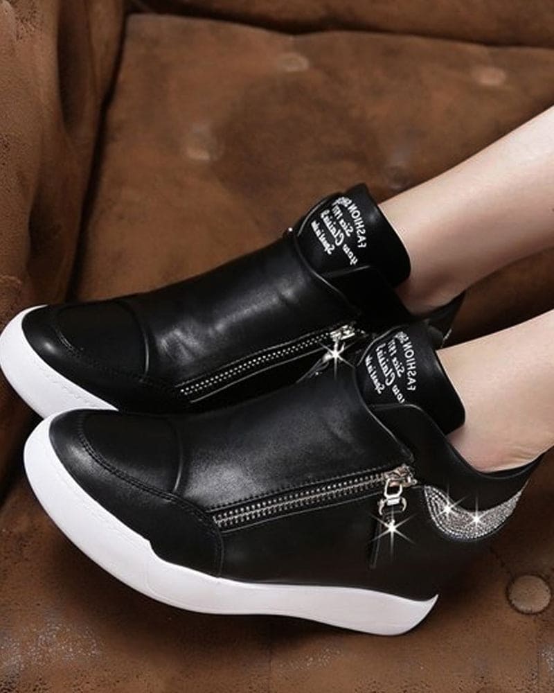 Baskets compensées femme, bottines élégantes et confortables.  Chaussures tendance pour tous les styles.