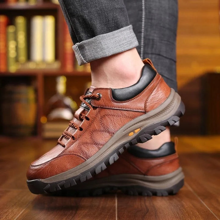 Baskets décontractées pour hommes en cuir, alliant style moderne, confort durable et semelle antidérapante.