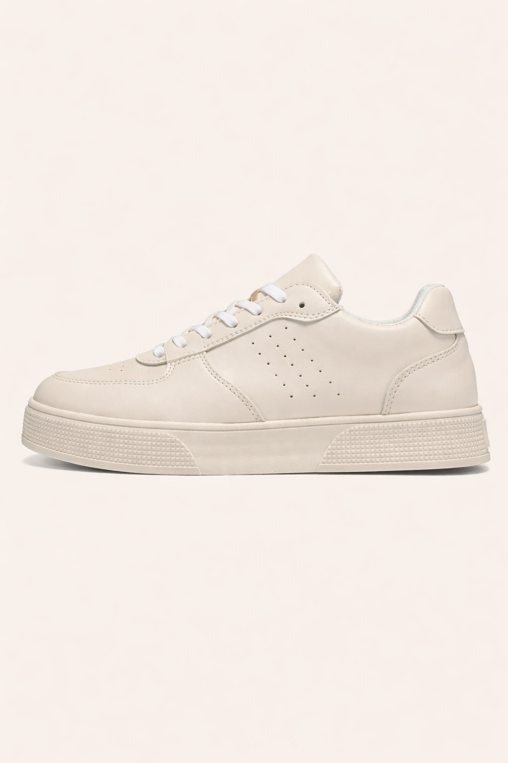 Baskets décontractées élégantes pour hommes, offrant confort urbain et style polyvalent au quotidien.