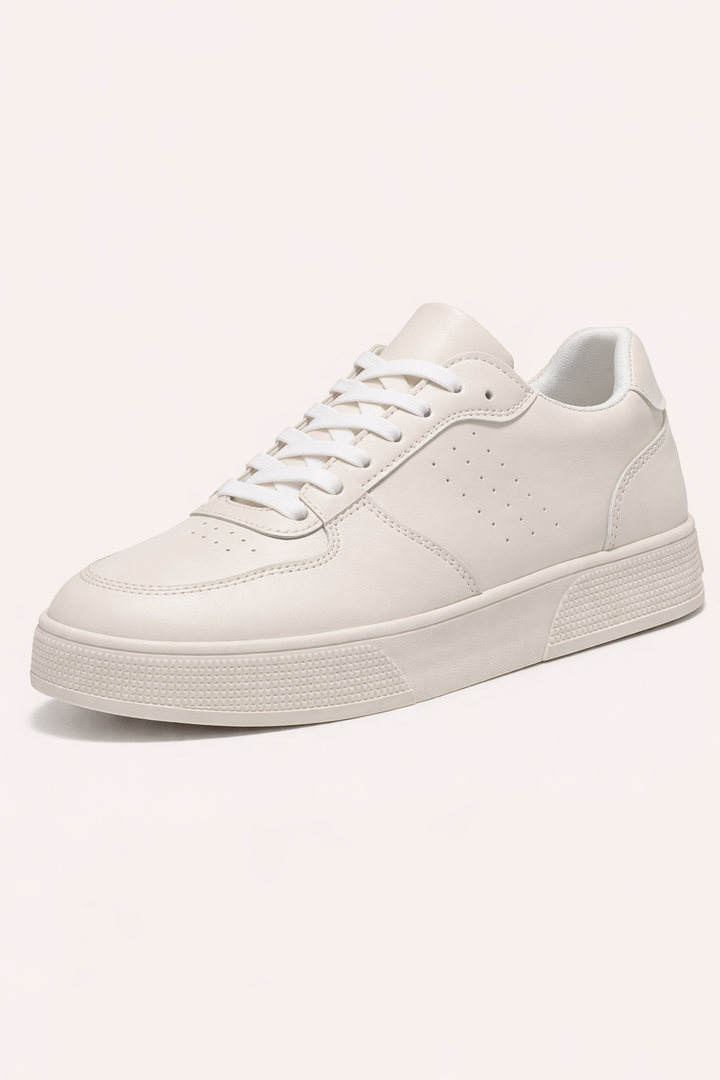 Chaussures hommes respirantes et stables, idéales pour un look urbain décontracté et un confort durable.