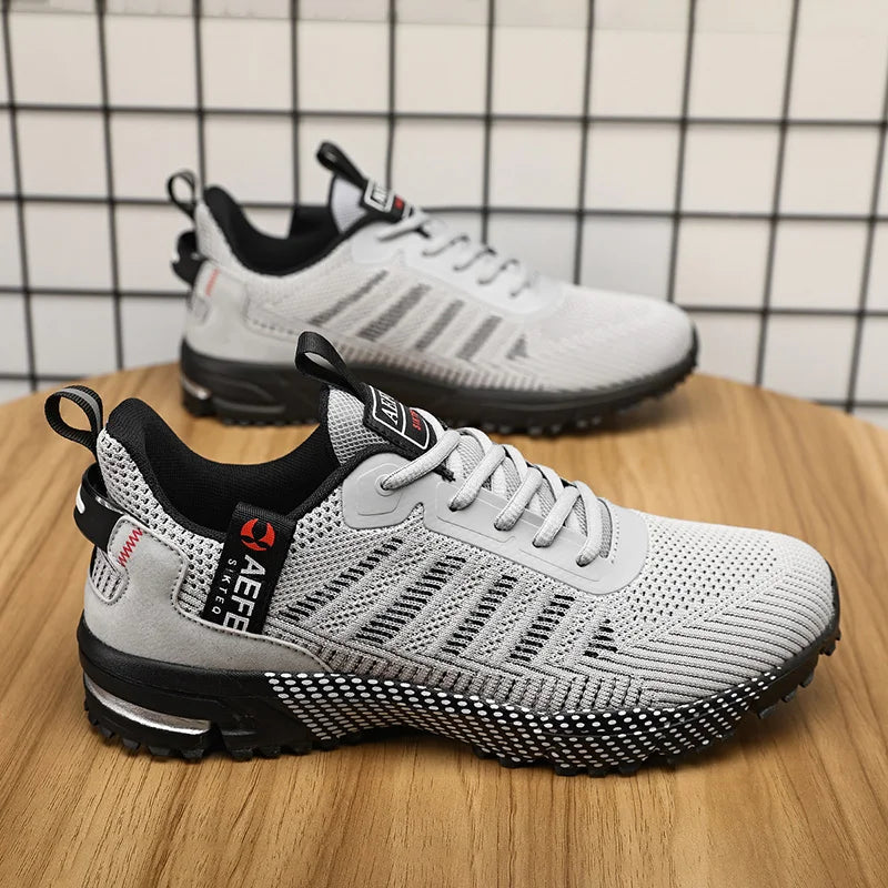 Baskets homme modernes et respirantes en maille légère, conçues pour la performance et le confort en course.
