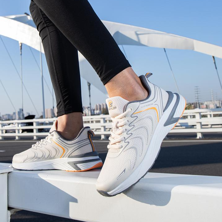 Chaussures de course hommes confortables avec amorti et semelle antidérapante pour running.
