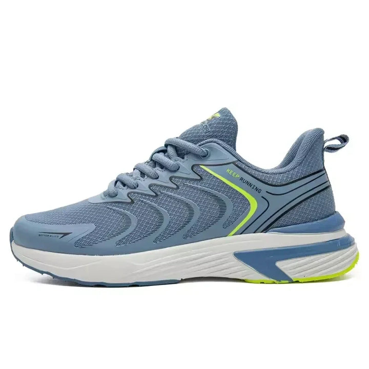 Paire de baskets de course légères pour hommes, offrant confort et respirabilité. Parfaites pour le sport.