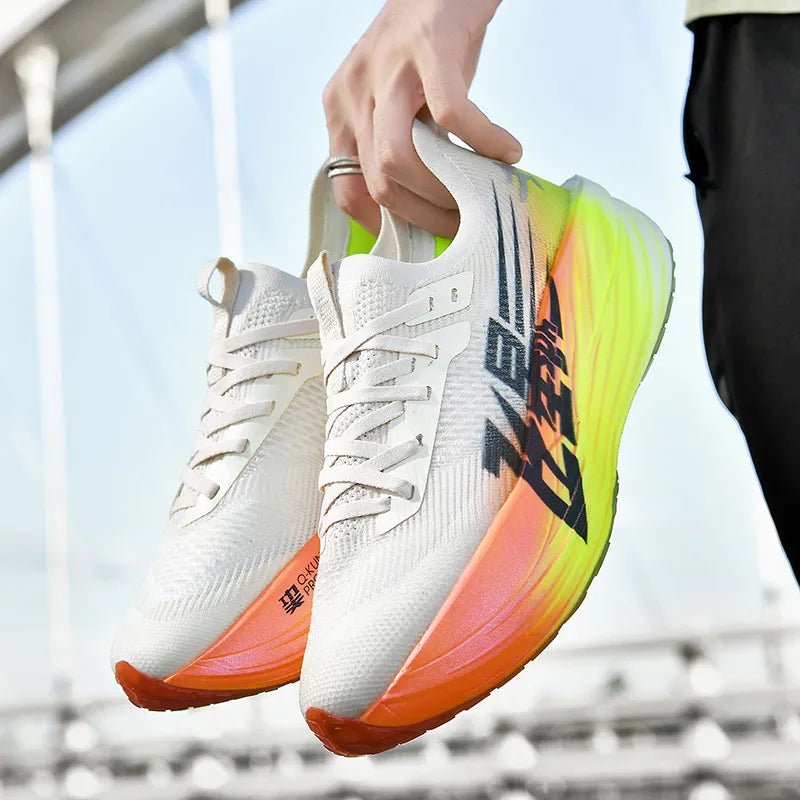 Chaussures de running unisexes respirantes et légères, conçues pour la performance sportive et un amorti supérieur.