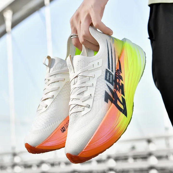 Chaussures de running unisexes respirantes et légères, conçues pour la performance sportive et un amorti supérieur.
