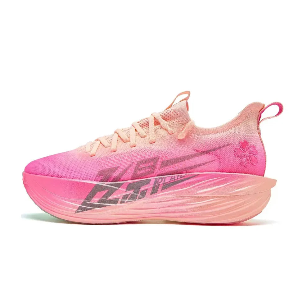 Baskets de sport confortables avec amorti avancé, design respirant, parfaites pour la course, hommes et femmes.
