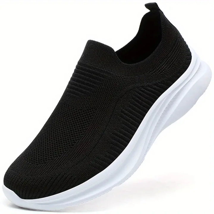 Baskets de marche légères à enfiler pour hommes, confort et respirabilité optimale.