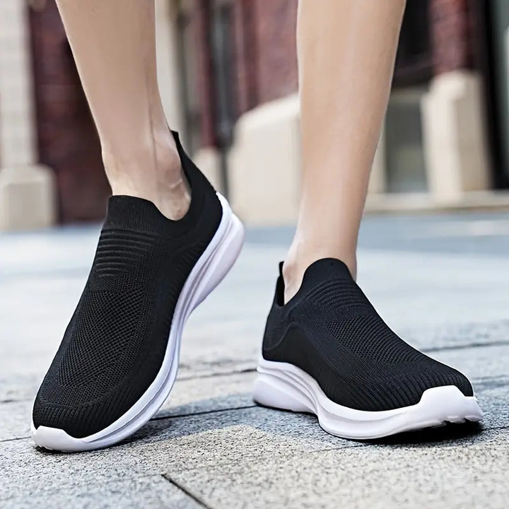 Baskets ultra-légères pour hommes, idéales pour la marche et le sport, confortables au quotidien.