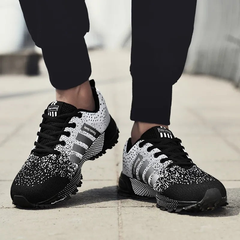 Chaussures de running unisexe, aérées et confortables, parfaites pour l'entraînement d'athlétisme.