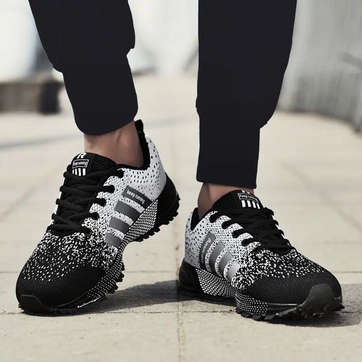 Chaussures de running unisexe, aérées et confortables, parfaites pour l'entraînement d'athlétisme.