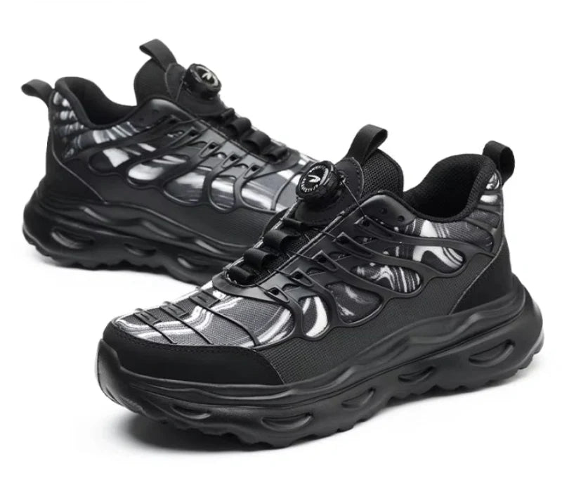 Chaussures de sécurité avec embout acier anti-écrasement, semelle anti-crevaison et fermeture rapide à bouton rotatif.