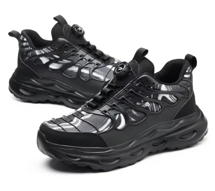 Chaussures de sécurité avec embout acier anti-écrasement, semelle anti-crevaison et fermeture rapide à bouton rotatif.