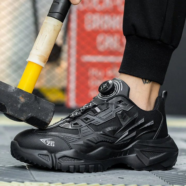 Baskets de travail noires avec système de serrage rotatif. Confortables, anti-perforation Kevlar et embout acier.