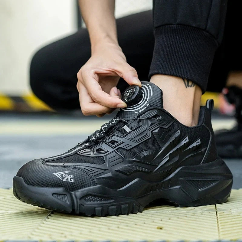 Semelle antidérapante de baskets de sécurité noires. Offre une adhérence supérieure sur les surfaces glissantes.