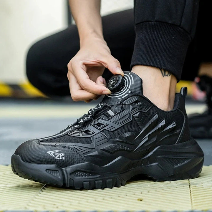 Semelle antidérapante de baskets de sécurité noires. Offre une adhérence supérieure sur les surfaces glissantes.