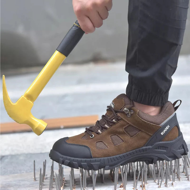 Chaussures de sécurité robustes et antidérapantes pour industrie. Protection anti-perforation et respirantes.