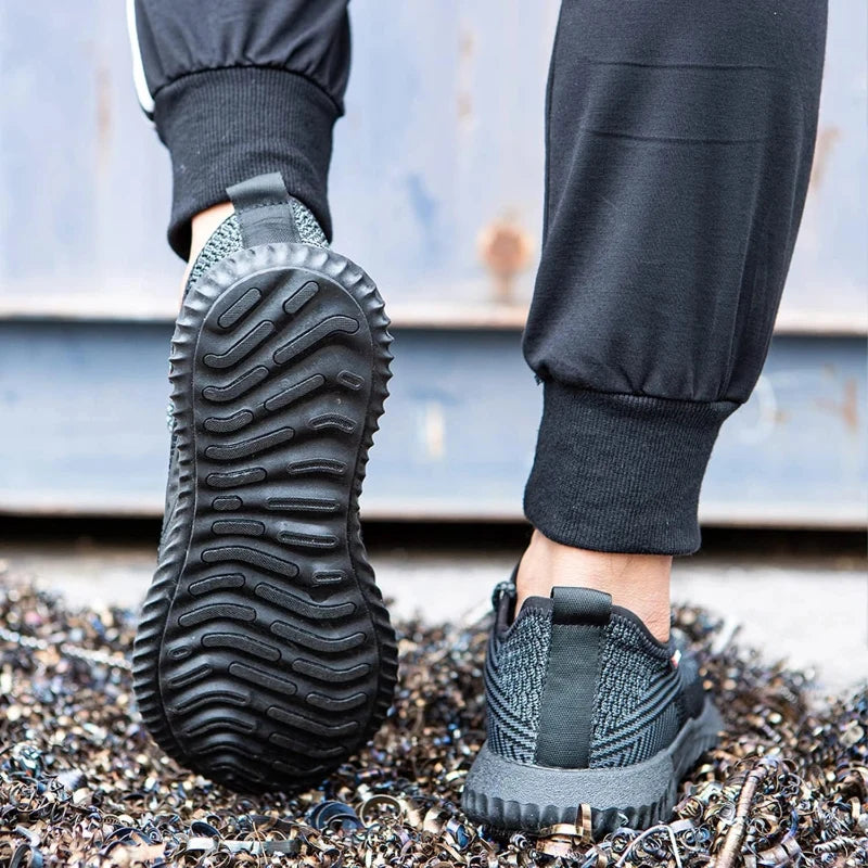 Vue latérale des baskets de sécurité avec embout composite robuste et semelle antidérapante.