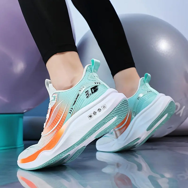 Chaussures de sport pour hommes, design moderne, offrant un confort optimal pour la marche et le style décontracté.