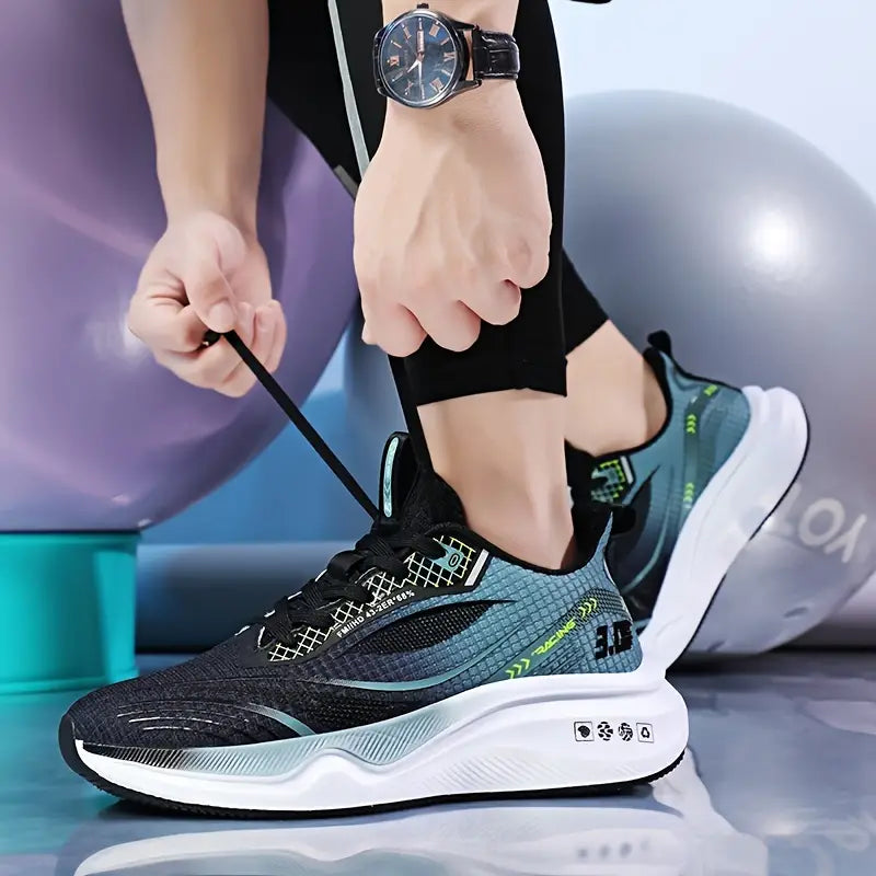 Détail des chaussures athlétisme hommes, avec leur conception légère et respirante, idéales pour l'entraînement quotidien.