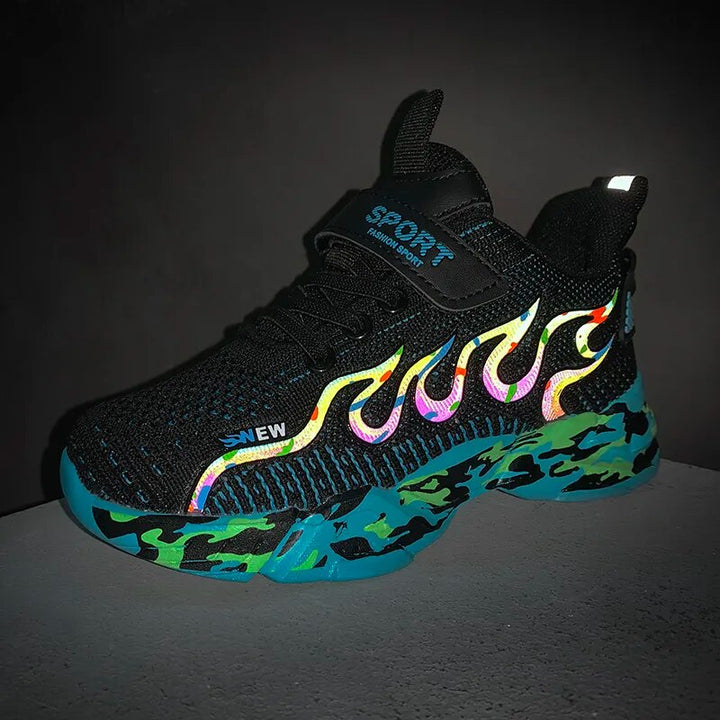 Sneakers enfants légères et polyvalentes, assurant confort et soutien pour toutes activités sportives.