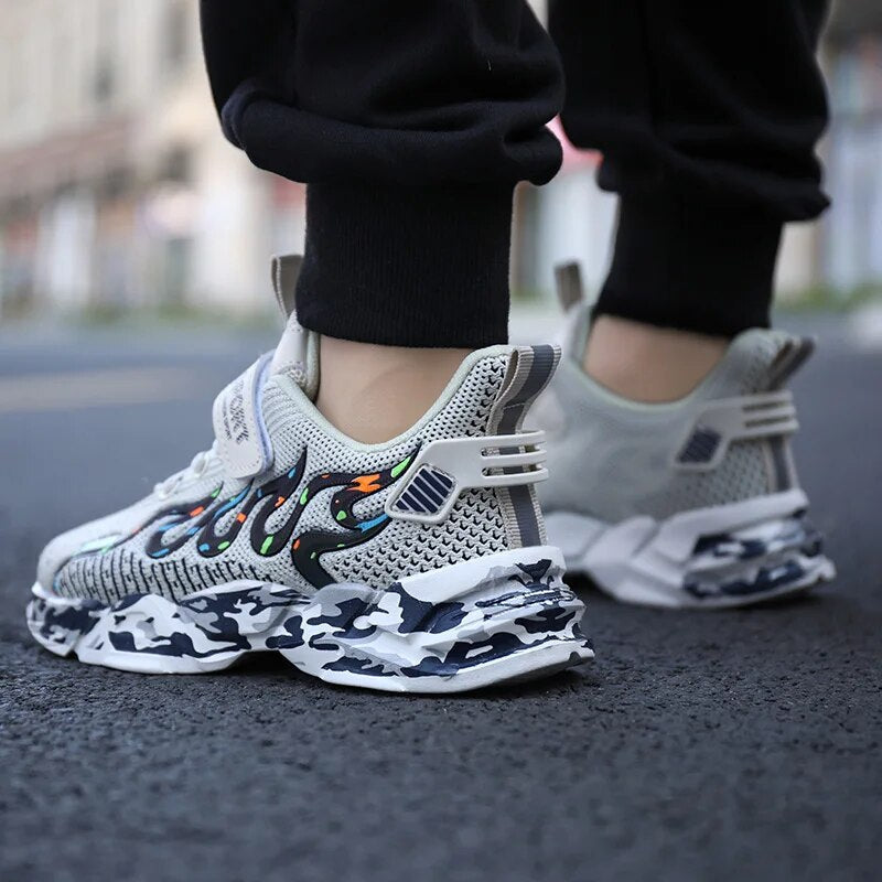 Chaussures légères pour enfants, idéales pour la course, l'école et le sport, offrant souplesse et maintien.