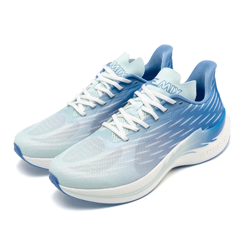 Baskets de sport légères pour homme, idéales course & entraînement. Respirantes, confortables avec amorti.