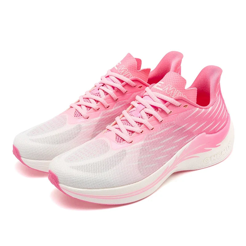 Baskets de sport respirantes pour homme, avec amorti supérieur pour un confort optimal lors de l'activité.