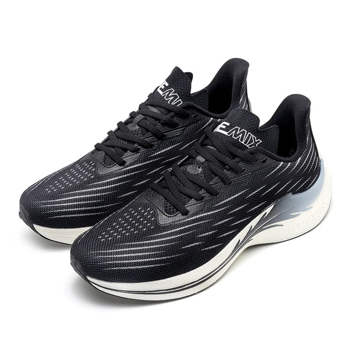 Chaussures de sport hommes avec semelle antidérapante. Offrent confort, légèreté et performance pour le sport.