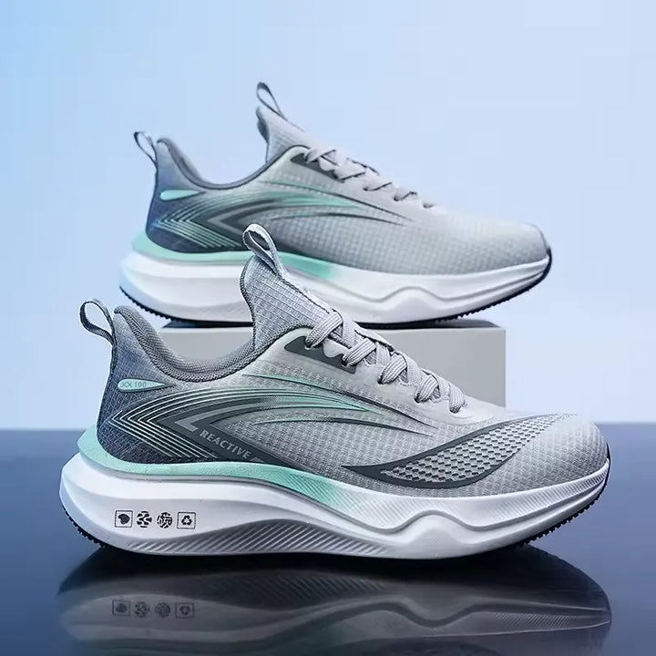 Baskets de sport légères pour hommes avec semelle souple, conçues pour le confort et la performance.
