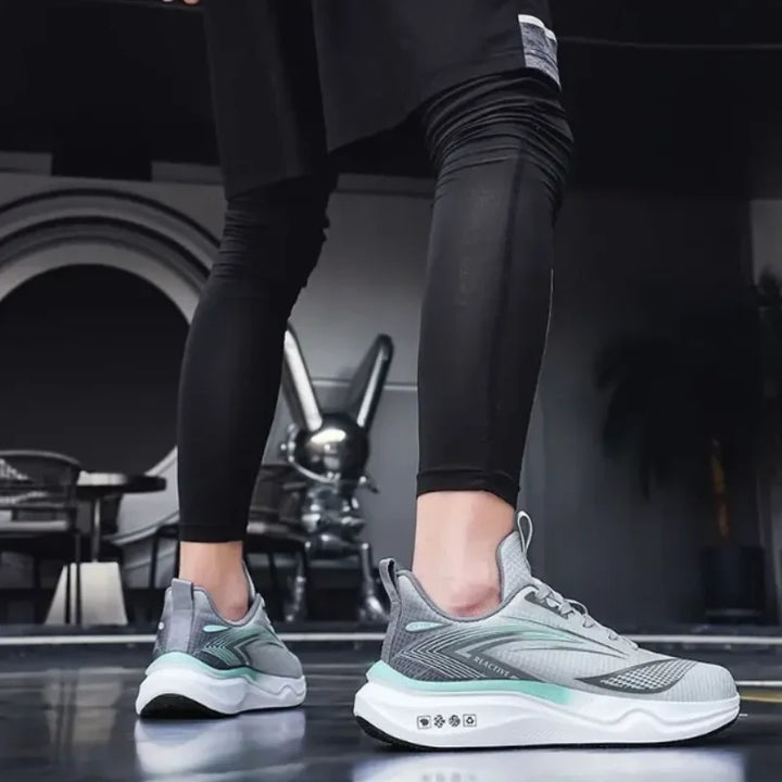 Chaussures de course confortables et respirantes pour hommes, avec semelle souple pour un amorti léger.