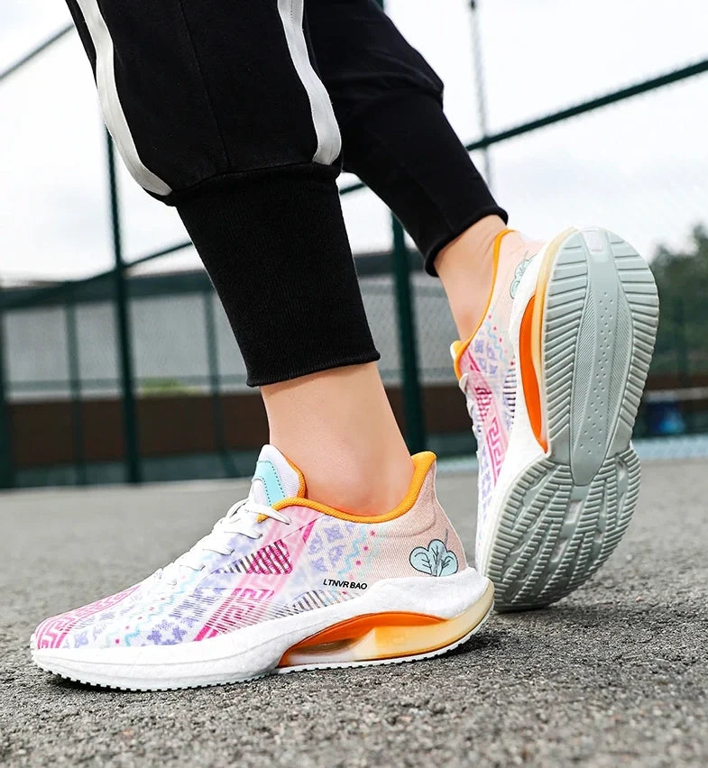 Design moderne de baskets de sport, légères, respirantes et confortables pour athlètes et loisirs.