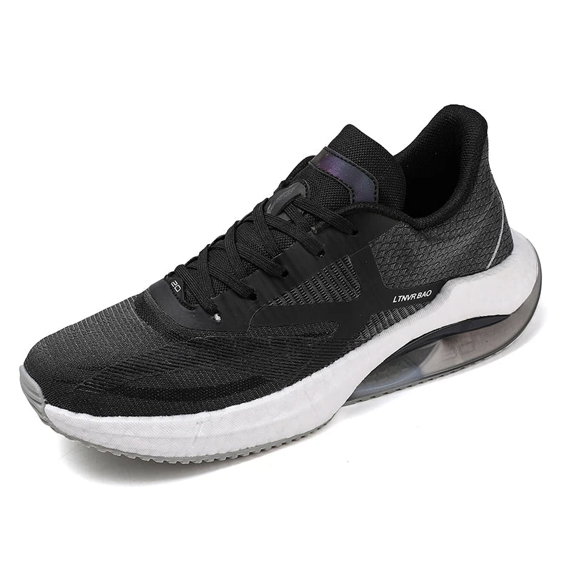 Chaussures de sport polyvalentes, légères et très respirantes pour un confort optimal et durable.