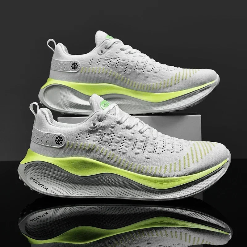 Chaussures de sport respirantes pour hommes et femmes, dotées d'une maille légère pour un confort maximal.