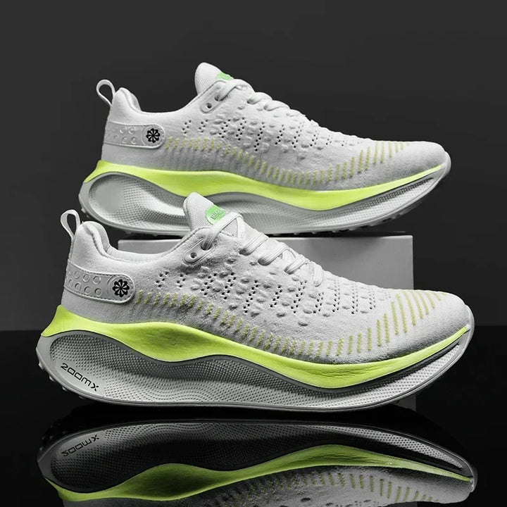 Chaussures de sport respirantes pour hommes et femmes, dotées d'une maille légère pour un confort maximal.
