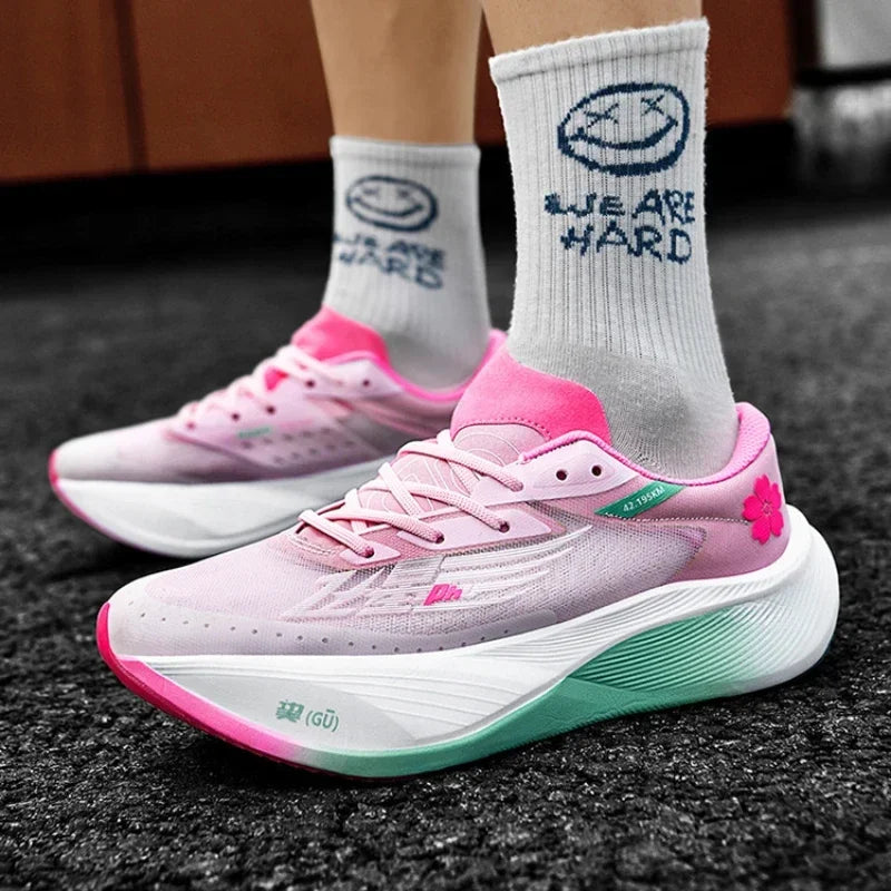 Baskets de running unisexes avec amorti optimal, performance et confort accrus pour athlètes.
