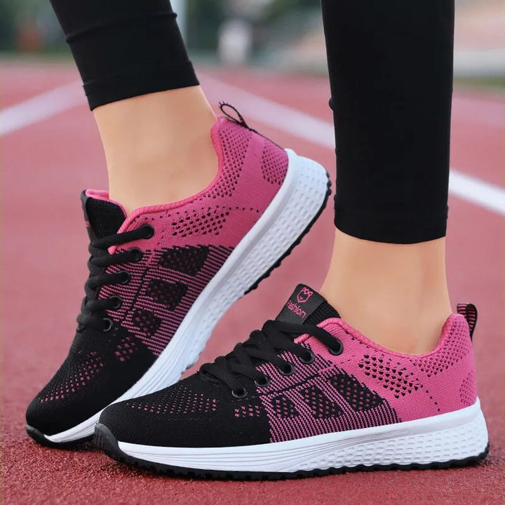 Baskets de sport légères unisexes pour running, avec semelle amortissante et design moderne décontracté.