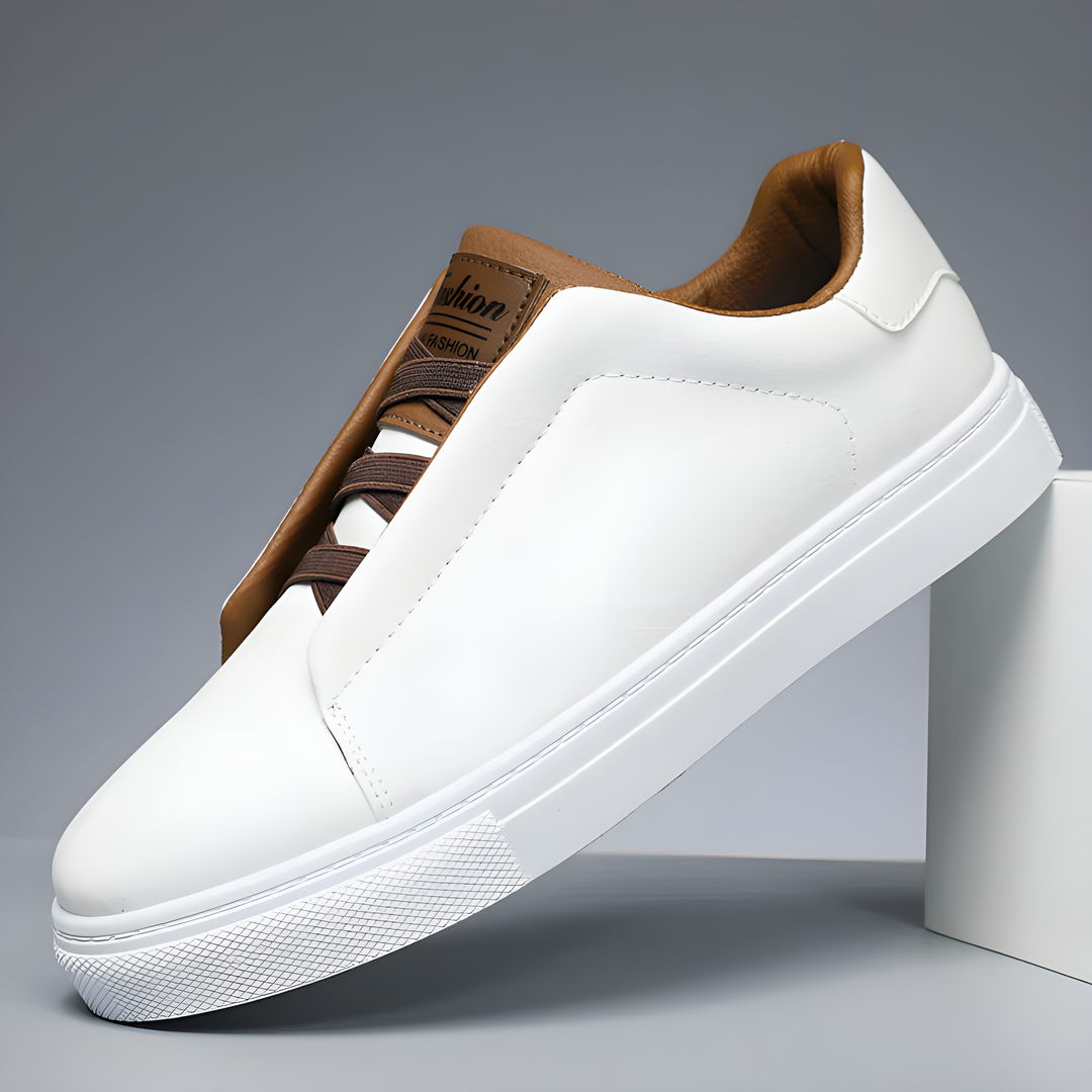 Baskets en cuir classique pour hommes, blanches et brunes, élégantes et confortables, avec semelle robuste.