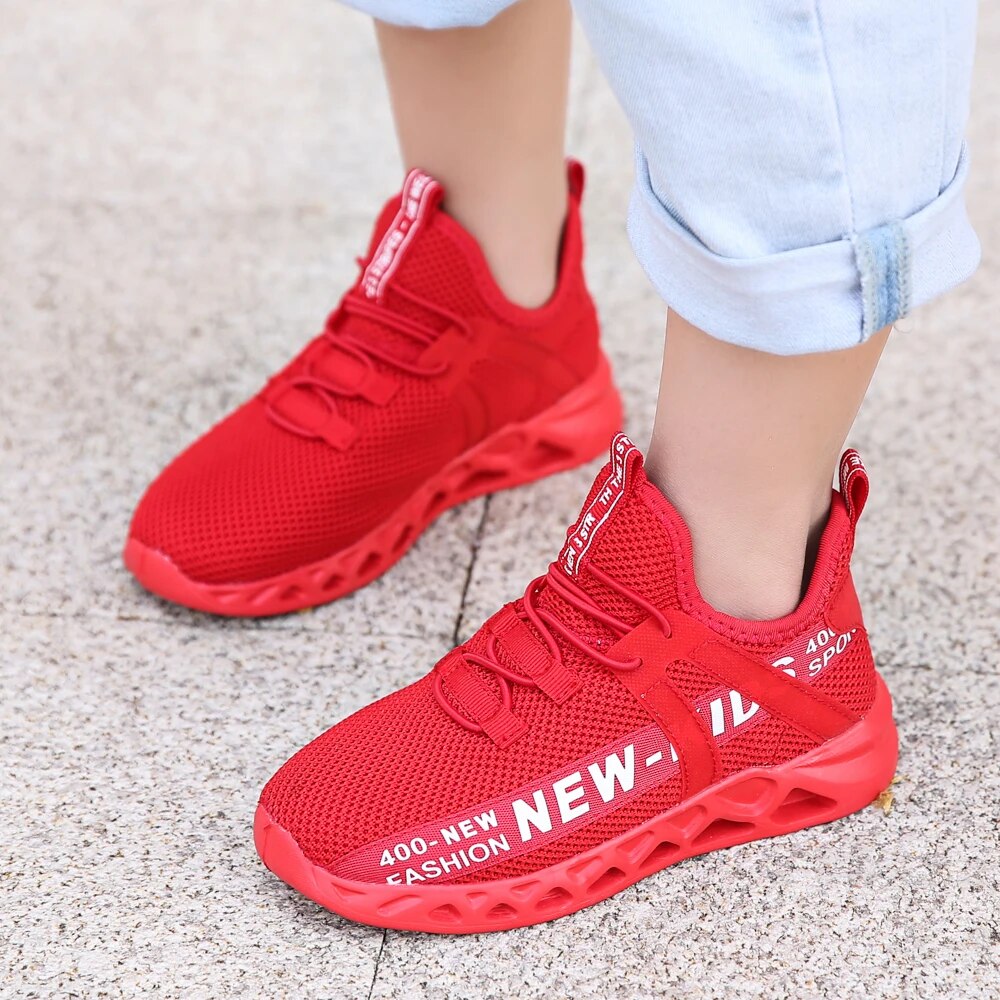 Chaussures enfant tricotées respirantes, rouge vif, confort optimal pour toutes les activités.