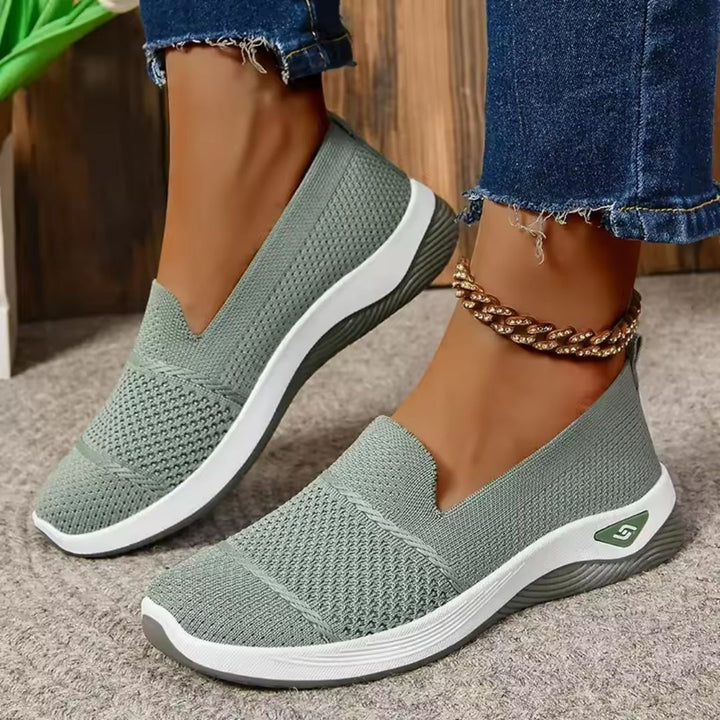 "Baskets femme confort orthopédique, design élégant, couleurs variées, pour marches prolongées."