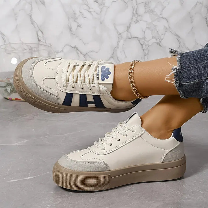 Baskets femme confortables et élégantes, idéales pour un style quotidien décontracté et tendance. Chaussures polyvalentes.